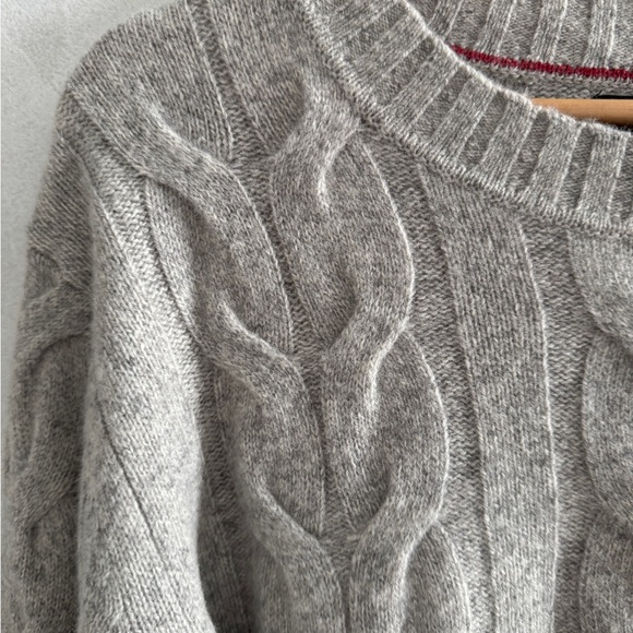 Banana Republic - Light Gray Cable Knit Sweater - Size XS - Picture 2 of 5